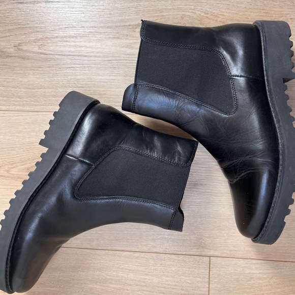 Franco Sarto Carian Black Leather Chelsea Ankle Boots lug sole booties - Picture 5 of 13